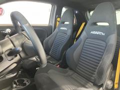 運転席も広々としており運転しやすい環境を実現しています☆ 4
