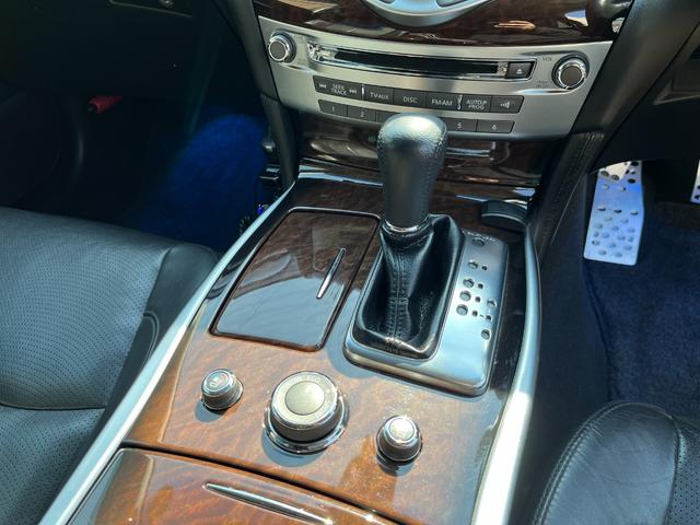 フーガ ３７０ＧＴ　社外マフラー　社外２０インチアルミ　ＨＤＤナビ　フルセグ　ＥＴＣ　Ｂカメラ　サイドカメラ　シートヒーター　シートクーラー　レーダークルコン　インパルエアロ　レーダー探知機　ドラレコ前後　シートメモリ（23枚目）