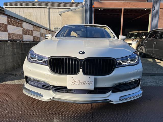 7シリーズ 740i プラスパッケージ ドライビングアシストプラス 20インチアルミ ローダウン 電動ガラスサンルーフ ベージュレザーシート ハーマンカードンサラウンドサウンド ドライビングアシストプラス オートトランク レーザーライト Bカメラ Fシートマッサージ付(2枚目)