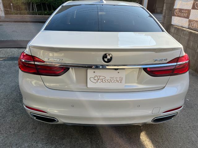 7シリーズ 740i プラスパッケージ ドライビングアシストプラス 20インチアルミ ローダウン 電動ガラスサンルーフ ベージュレザーシート ハーマンカードンサラウンドサウンド ドライビングアシストプラス オートトランク レーザーライト Bカメラ Fシートマッサージ付(6枚目)