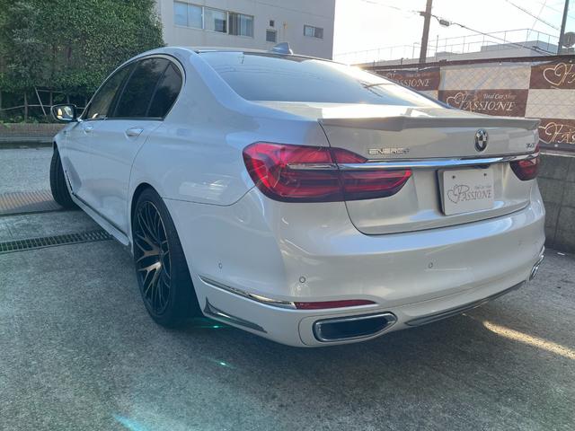 7シリーズ 740i プラスパッケージ ドライビングアシストプラス 20インチアルミ ローダウン 電動ガラスサンルーフ ベージュレザーシート ハーマンカードンサラウンドサウンド ドライビングアシストプラス オートトランク レーザーライト Bカメラ Fシートマッサージ付(7枚目)