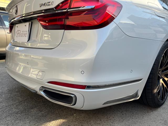 7シリーズ 740i プラスパッケージ ドライビングアシストプラス 20インチアルミ ローダウン 電動ガラスサンルーフ ベージュレザーシート ハーマンカードンサラウンドサウンド ドライビングアシストプラス オートトランク レーザーライト Bカメラ Fシートマッサージ付(9枚目)