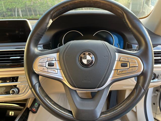 7シリーズ 740i プラスパッケージ ドライビングアシストプラス 20インチアルミ ローダウン 電動ガラスサンルーフ ベージュレザーシート ハーマンカードンサラウンドサウンド ドライビングアシストプラス オートトランク レーザーライト Bカメラ Fシートマッサージ付(14枚目)