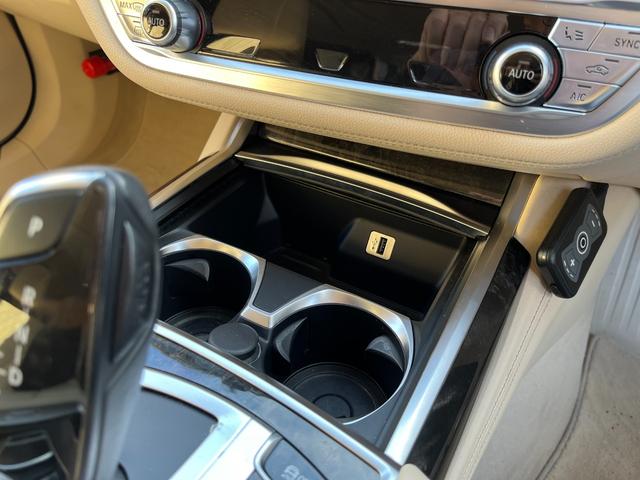 7シリーズ 740i プラスパッケージ ドライビングアシストプラス 20インチアルミ ローダウン 電動ガラスサンルーフ ベージュレザーシート ハーマンカードンサラウンドサウンド ドライビングアシストプラス オートトランク レーザーライト Bカメラ Fシートマッサージ付(29枚目)