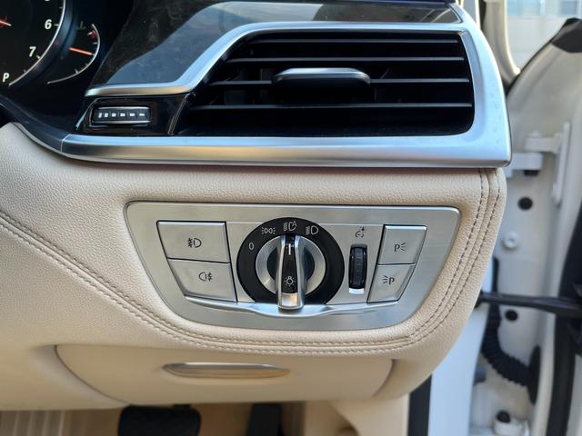 7シリーズ 740i プラスパッケージ ドライビングアシストプラス 20インチアルミ ローダウン 電動ガラスサンルーフ ベージュレザーシート ハーマンカードンサラウンドサウンド ドライビングアシストプラス オートトランク レーザーライト Bカメラ Fシートマッサージ付(30枚目)