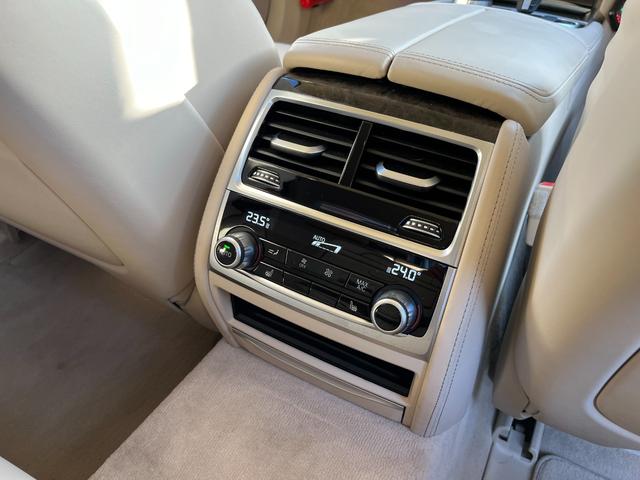 7シリーズ 740i プラスパッケージ ドライビングアシストプラス 20インチアルミ ローダウン 電動ガラスサンルーフ ベージュレザーシート ハーマンカードンサラウンドサウンド ドライビングアシストプラス オートトランク レーザーライト Bカメラ Fシートマッサージ付(34枚目)