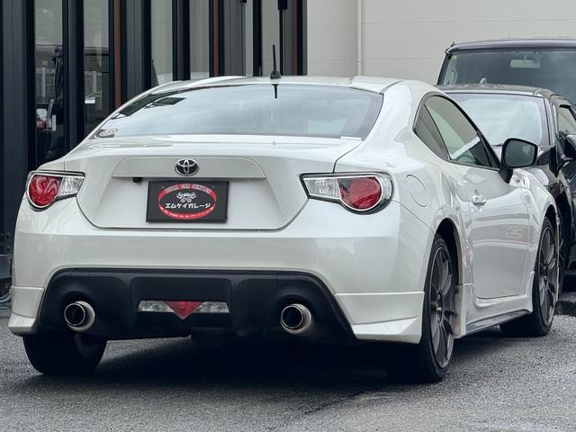 ８６ ＧＴ　６速ＭＴ／ＴＲＤエアロ／ＨＫＳマフラー／ＲＡＹＳ１８インチＡＷ／ＺＥＲＯ１０００エアクリ／ナビ／Ｂｌｕｅｔｏｏｔｈ／バックモニター／フルセグ／ＥＴＣ／スマートキー／ＨＩＤヘッドライト／オートライト（2枚目）