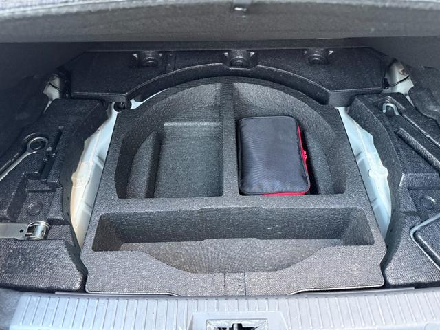 ８６ ＧＴ　６速ＭＴ／ＴＲＤエアロ／ＨＫＳマフラー／ＲＡＹＳ１８インチＡＷ／ＺＥＲＯ１０００エアクリ／ナビ／Ｂｌｕｅｔｏｏｔｈ／バックモニター／フルセグ／ＥＴＣ／スマートキー／ＨＩＤヘッドライト／オートライト（8枚目）