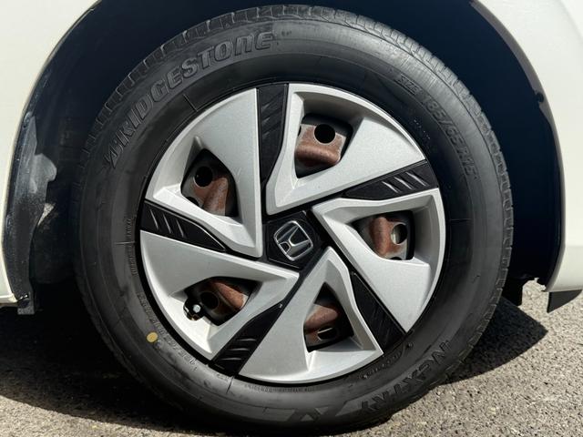 フリードハイブリッド ハイブリッド・Ｇホンダセンシング　／衝突軽減／両側パワースライドドア／９型ナビ／Ｂｌｕｅｔｏｏｔｈ／ＨＤＭＩ／バックモニター／フルセグ／ビルトインＥＴＣ／レーダークルーズ／ＬＥＤヘッドライト／オートライト／レーンキープ／ハンドルキープ（47枚目）