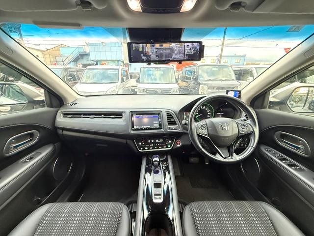 ヴェゼル ハイブリッドＺ・ホンダセンシング　／衝突軽減／ナビ／デジタルミラー型前後ドラレコ／Ｂｌｕｅｔｏｏｔｈ／バックカメラ／フルセグ／ＥＴＣ／レーダー探知機／ハーフレザーシート＆ヒーター／ＬＥＤヘッド／オートライト／パドルシフト／純正１７ＡＷ（3枚目）