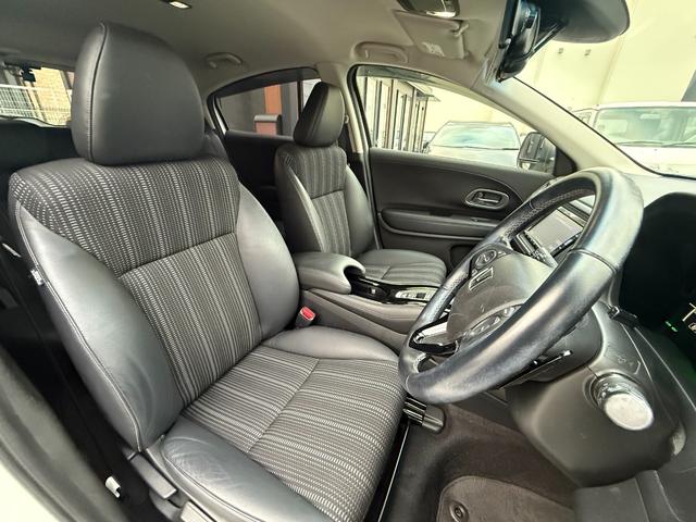 ヴェゼル ハイブリッドＺ・ホンダセンシング　／衝突軽減／ナビ／デジタルミラー型前後ドラレコ／Ｂｌｕｅｔｏｏｔｈ／バックカメラ／フルセグ／ＥＴＣ／レーダー探知機／ハーフレザーシート＆ヒーター／ＬＥＤヘッド／オートライト／パドルシフト／純正１７ＡＷ（5枚目）