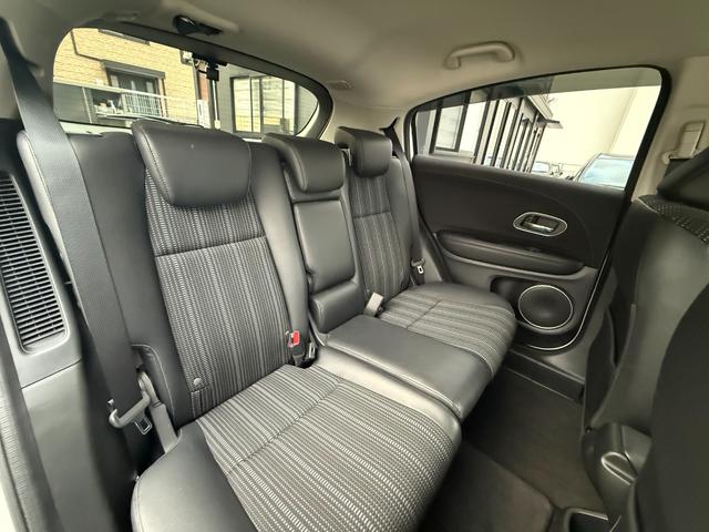ヴェゼル ハイブリッドＺ・ホンダセンシング　／衝突軽減／ナビ／デジタルミラー型前後ドラレコ／Ｂｌｕｅｔｏｏｔｈ／バックカメラ／フルセグ／ＥＴＣ／レーダー探知機／ハーフレザーシート＆ヒーター／ＬＥＤヘッド／オートライト／パドルシフト／純正１７ＡＷ（7枚目）