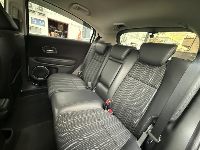 ヴェゼル ハイブリッドＺ・ホンダセンシング　／衝突軽減／ナビ／デジタルミラー型前後ドラレコ／Ｂｌｕｅｔｏｏｔｈ／バックカメラ／フルセグ／ＥＴＣ／レーダー探知機／ハーフレザーシート＆ヒーター／ＬＥＤヘッド／オートライト／パドルシフト／純正１７ＡＷ（8枚目）