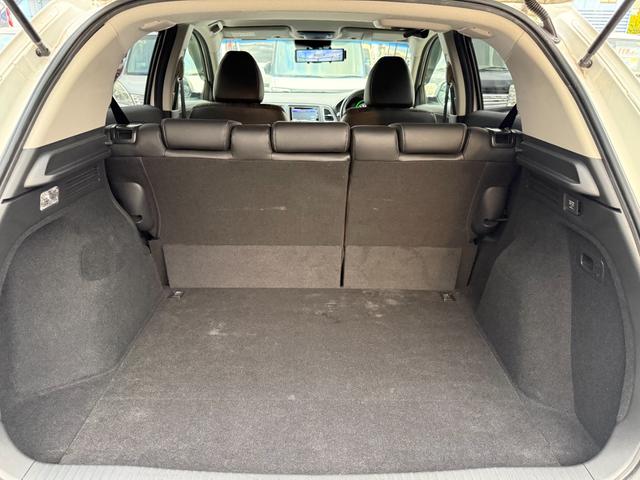 ヴェゼル ハイブリッドＺ・ホンダセンシング　／衝突軽減／ナビ／デジタルミラー型前後ドラレコ／Ｂｌｕｅｔｏｏｔｈ／バックカメラ／フルセグ／ＥＴＣ／レーダー探知機／ハーフレザーシート＆ヒーター／ＬＥＤヘッド／オートライト／パドルシフト／純正１７ＡＷ（9枚目）