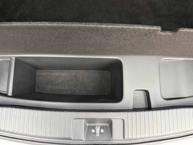 ヴェゼル ハイブリッドＺ・ホンダセンシング　／衝突軽減／ナビ／デジタルミラー型前後ドラレコ／Ｂｌｕｅｔｏｏｔｈ／バックカメラ／フルセグ／ＥＴＣ／レーダー探知機／ハーフレザーシート＆ヒーター／ＬＥＤヘッド／オートライト／パドルシフト／純正１７ＡＷ（11枚目）