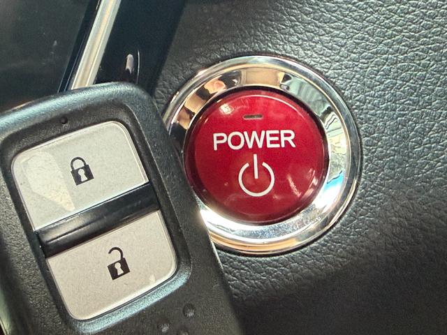 ヴェゼル ハイブリッドＺ・ホンダセンシング　／衝突軽減／ナビ／デジタルミラー型前後ドラレコ／Ｂｌｕｅｔｏｏｔｈ／バックカメラ／フルセグ／ＥＴＣ／レーダー探知機／ハーフレザーシート＆ヒーター／ＬＥＤヘッド／オートライト／パドルシフト／純正１７ＡＷ（20枚目）