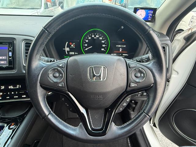 ヴェゼル ハイブリッドＺ・ホンダセンシング　／衝突軽減／ナビ／デジタルミラー型前後ドラレコ／Ｂｌｕｅｔｏｏｔｈ／バックカメラ／フルセグ／ＥＴＣ／レーダー探知機／ハーフレザーシート＆ヒーター／ＬＥＤヘッド／オートライト／パドルシフト／純正１７ＡＷ（22枚目）