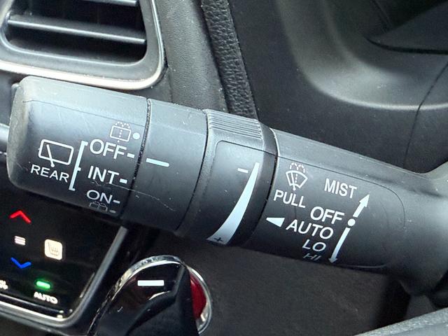 ヴェゼル ハイブリッドＺ・ホンダセンシング　／衝突軽減／ナビ／デジタルミラー型前後ドラレコ／Ｂｌｕｅｔｏｏｔｈ／バックカメラ／フルセグ／ＥＴＣ／レーダー探知機／ハーフレザーシート＆ヒーター／ＬＥＤヘッド／オートライト／パドルシフト／純正１７ＡＷ（27枚目）
