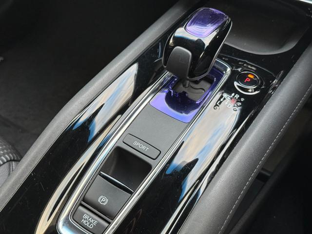 ヴェゼル ハイブリッドＺ・ホンダセンシング　／衝突軽減／ナビ／デジタルミラー型前後ドラレコ／Ｂｌｕｅｔｏｏｔｈ／バックカメラ／フルセグ／ＥＴＣ／レーダー探知機／ハーフレザーシート＆ヒーター／ＬＥＤヘッド／オートライト／パドルシフト／純正１７ＡＷ（30枚目）