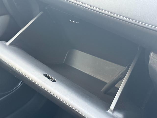 ヴェゼル ハイブリッドＺ・ホンダセンシング　／衝突軽減／ナビ／デジタルミラー型前後ドラレコ／Ｂｌｕｅｔｏｏｔｈ／バックカメラ／フルセグ／ＥＴＣ／レーダー探知機／ハーフレザーシート＆ヒーター／ＬＥＤヘッド／オートライト／パドルシフト／純正１７ＡＷ（33枚目）
