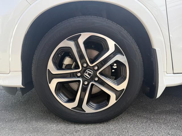 ヴェゼル ハイブリッドＺ・ホンダセンシング　／衝突軽減／ナビ／デジタルミラー型前後ドラレコ／Ｂｌｕｅｔｏｏｔｈ／バックカメラ／フルセグ／ＥＴＣ／レーダー探知機／ハーフレザーシート＆ヒーター／ＬＥＤヘッド／オートライト／パドルシフト／純正１７ＡＷ（40枚目）