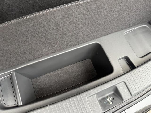 ヴェゼル ハイブリッドZ・ホンダセンシング /衝突軽減/純正ナビ/Bluetooth/バックモニター/フルセグ/ドライブレコーダー/ETC/シートヒーター/レーダークルーズ/ハーフレザーシート/LEDヘッドライト/オート格納ミラー/スマートキー(11枚目)