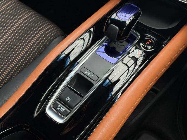 ヴェゼル ハイブリッドZ・ホンダセンシング /衝突軽減/純正ナビ/Bluetooth/バックモニター/フルセグ/ドライブレコーダー/ETC/シートヒーター/レーダークルーズ/ハーフレザーシート/LEDヘッドライト/オート格納ミラー/スマートキー(30枚目)