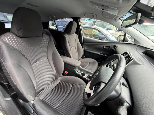 プリウス Sセーフティプラス /衝突軽減/9型ナビ/Bluetooth/フロント&バックモニター/フルセグ/ドラレコ/ETC/パーキングサポート/ソナー/レーダークルーズ/LEDヘッド/1オーナー/ヘッドアップディスプレイ(5枚目)