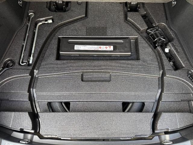 プリウス Sセーフティプラス /衝突軽減/9型ナビ/Bluetooth/フロント&バックモニター/フルセグ/ドラレコ/ETC/パーキングサポート/ソナー/レーダークルーズ/LEDヘッド/1オーナー/ヘッドアップディスプレイ(12枚目)