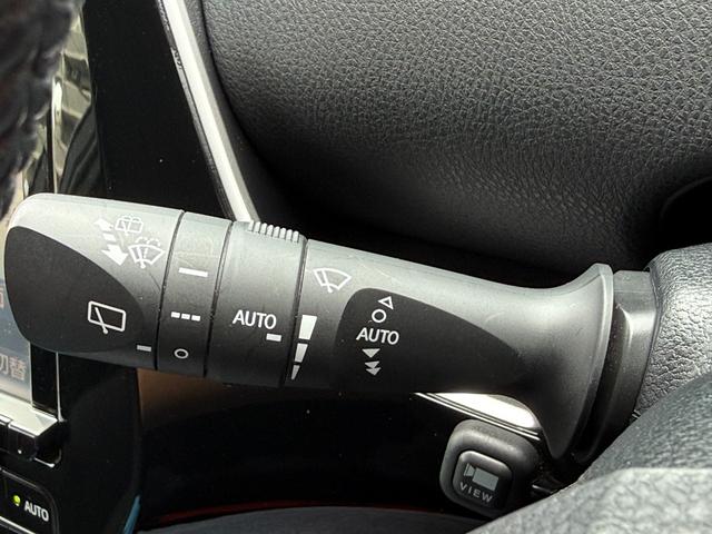 プリウス Sセーフティプラス /衝突軽減/9型ナビ/Bluetooth/フロント&バックモニター/フルセグ/ドラレコ/ETC/パーキングサポート/ソナー/レーダークルーズ/LEDヘッド/1オーナー/ヘッドアップディスプレイ(31枚目)