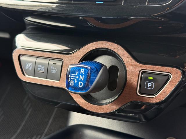 プリウス Sセーフティプラス /衝突軽減/9型ナビ/Bluetooth/フロント&バックモニター/フルセグ/ドラレコ/ETC/パーキングサポート/ソナー/レーダークルーズ/LEDヘッド/1オーナー/ヘッドアップディスプレイ(34枚目)