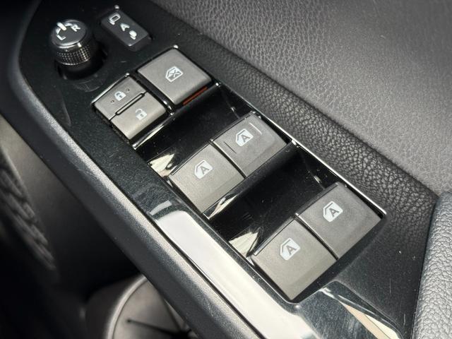 プリウス Sセーフティプラス /衝突軽減/9型ナビ/Bluetooth/フロント&バックモニター/フルセグ/ドラレコ/ETC/パーキングサポート/ソナー/レーダークルーズ/LEDヘッド/1オーナー/ヘッドアップディスプレイ(35枚目)