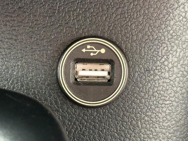 プリウス Sセーフティプラス /衝突軽減/9型ナビ/Bluetooth/フロント&バックモニター/フルセグ/ドラレコ/ETC/パーキングサポート/ソナー/レーダークルーズ/LEDヘッド/1オーナー/ヘッドアップディスプレイ(37枚目)
