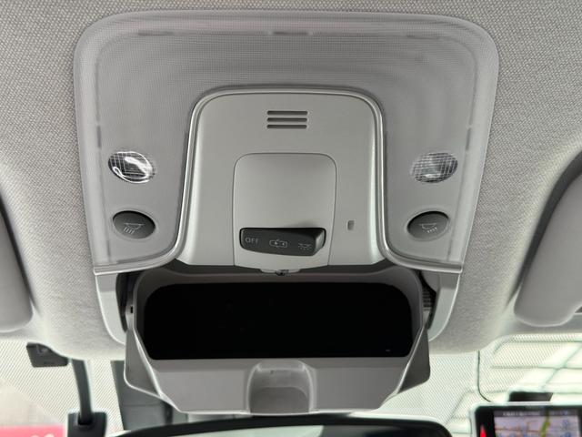 プリウス Sセーフティプラス /衝突軽減/9型ナビ/Bluetooth/フロント&バックモニター/フルセグ/ドラレコ/ETC/パーキングサポート/ソナー/レーダークルーズ/LEDヘッド/1オーナー/ヘッドアップディスプレイ(38枚目)
