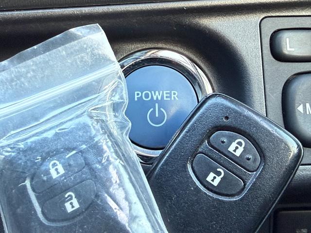 アクア S /スマートキー×2/純正ナビ/Bluetooth/HDMI/バックモニター/フルセグTV/ETC/ステアリングスイッチ/電動格納ミラー/オートライト(19枚目)
