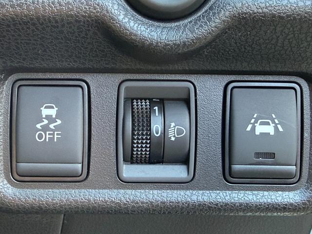 ノート e-パワー X モード・プレミア /エマージェンシーブレーキ/アラウンドビューモニター/デジタルインナーミラー/レーンディパーチャウォーニング/クリアランスソナー/スマートキー/オートライト/電動格納ミラー/1オーナー/禁煙車(16枚目)