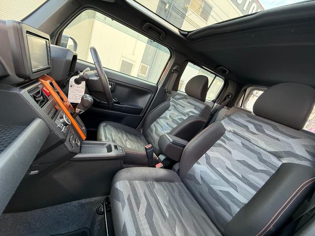 タフト Ｇ　メッキパック／衝突軽減／ガラスルーフ／純正ナビ／Ｂｌｕｅｔｏｏｔｈ／バックモニター／フルセグ／ドライブレコーダー／ＥＴＣ／コーナーセンサー／ＬＥＤヘッドオートライト／オート格納ミラー／電子パーキング（7枚目）