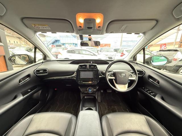 プリウス Ｓツーリングセレクション　エイムゲインバンパー／純正ナビ／Ｂｌｕｅｔｏｏｔｈ／バックモニター／フルセグ／ＥＴＣ／ソフトレザーシート／ＡＭＥ１９インチＡＷ／シートヒーター／ＬＥＤヘッドライト／オートライト／オート格納ミラー（3枚目）