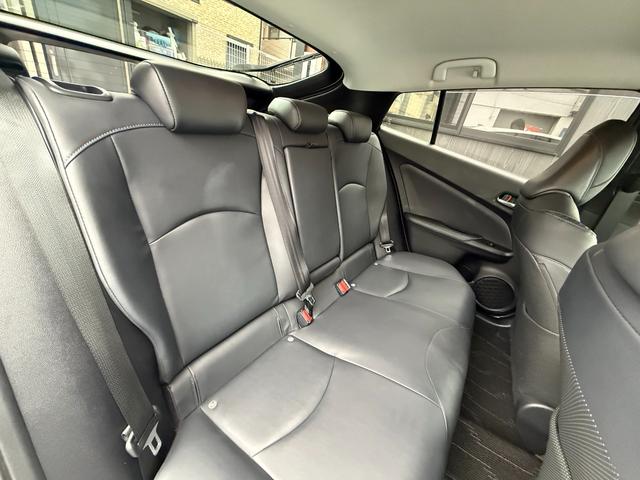 プリウス Ｓツーリングセレクション　エイムゲインバンパー／純正ナビ／Ｂｌｕｅｔｏｏｔｈ／バックモニター／フルセグ／ＥＴＣ／ソフトレザーシート／ＡＭＥ１９インチＡＷ／シートヒーター／ＬＥＤヘッドライト／オートライト／オート格納ミラー（7枚目）