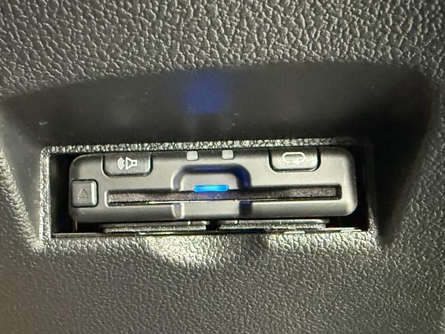 プリウス Ｓツーリングセレクション　エイムゲインバンパー／純正ナビ／Ｂｌｕｅｔｏｏｔｈ／バックモニター／フルセグ／ＥＴＣ／ソフトレザーシート／ＡＭＥ１９インチＡＷ／シートヒーター／ＬＥＤヘッドライト／オートライト／オート格納ミラー（17枚目）