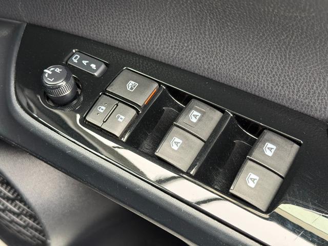 プリウス Ｓツーリングセレクション　エイムゲインバンパー／純正ナビ／Ｂｌｕｅｔｏｏｔｈ／バックモニター／フルセグ／ＥＴＣ／ソフトレザーシート／ＡＭＥ１９インチＡＷ／シートヒーター／ＬＥＤヘッドライト／オートライト／オート格納ミラー（28枚目）