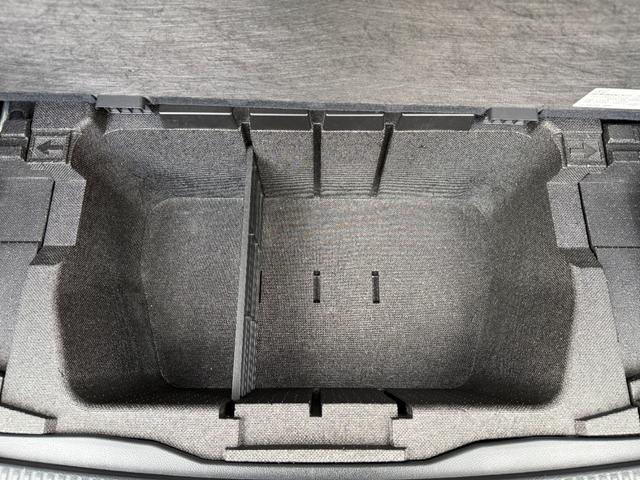 レヴォーグ 1.6GT-Sアイサイト ROWENエアロ&グリル/VARISリアスポ/CORAZON2本出しマフラー/BILSTEIN ダンパー/ケンウッドナビ/Bluetooth/フルセグ/ETC/LEDヘッドライト/パワーシート(12枚目)