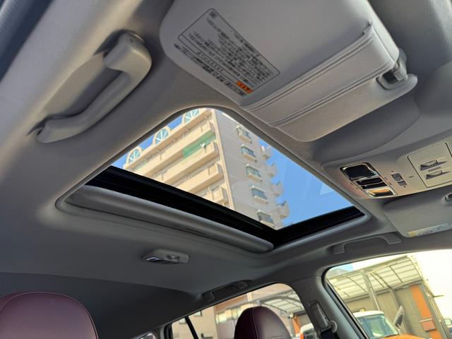 レヴォーグ ２．０ＳＴＩスポーツアイサイト　／サンルーフ／レザーシート／純正ナビ／ＨＤＭＩ／Ｂｌｕｅｔｏｏｔｈ／バック＆サイドモニター／フルセグ／ＥＴＣ／レーダークルーズ／ブラインドスポットモニターメモリーシート／シートヒーター／ＬＥＤヘッド／（4枚目）