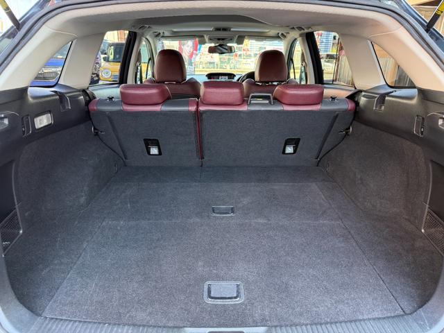 レヴォーグ ２．０ＳＴＩスポーツアイサイト　／サンルーフ／レザーシート／純正ナビ／ＨＤＭＩ／Ｂｌｕｅｔｏｏｔｈ／バック＆サイドモニター／フルセグ／ＥＴＣ／レーダークルーズ／ブラインドスポットモニターメモリーシート／シートヒーター／ＬＥＤヘッド／（11枚目）