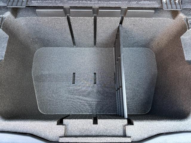 レヴォーグ ２．０ＳＴＩスポーツアイサイト　／サンルーフ／レザーシート／純正ナビ／ＨＤＭＩ／Ｂｌｕｅｔｏｏｔｈ／バック＆サイドモニター／フルセグ／ＥＴＣ／レーダークルーズ／ブラインドスポットモニターメモリーシート／シートヒーター／ＬＥＤヘッド／（13枚目）