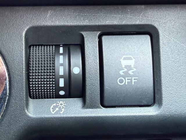 レヴォーグ ２．０ＳＴＩスポーツアイサイト　／サンルーフ／レザーシート／純正ナビ／ＨＤＭＩ／Ｂｌｕｅｔｏｏｔｈ／バック＆サイドモニター／フルセグ／ＥＴＣ／レーダークルーズ／ブラインドスポットモニターメモリーシート／シートヒーター／ＬＥＤヘッド／（40枚目）