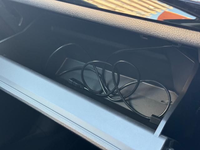 レヴォーグ ２．０ＳＴＩスポーツアイサイト　／サンルーフ／レザーシート／純正ナビ／ＨＤＭＩ／Ｂｌｕｅｔｏｏｔｈ／バック＆サイドモニター／フルセグ／ＥＴＣ／レーダークルーズ／ブラインドスポットモニターメモリーシート／シートヒーター／ＬＥＤヘッド／（42枚目）