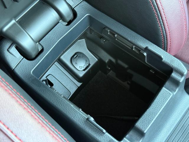 レヴォーグ ２．０ＳＴＩスポーツアイサイト　／サンルーフ／レザーシート／純正ナビ／ＨＤＭＩ／Ｂｌｕｅｔｏｏｔｈ／バック＆サイドモニター／フルセグ／ＥＴＣ／レーダークルーズ／ブラインドスポットモニターメモリーシート／シートヒーター／ＬＥＤヘッド／（43枚目）