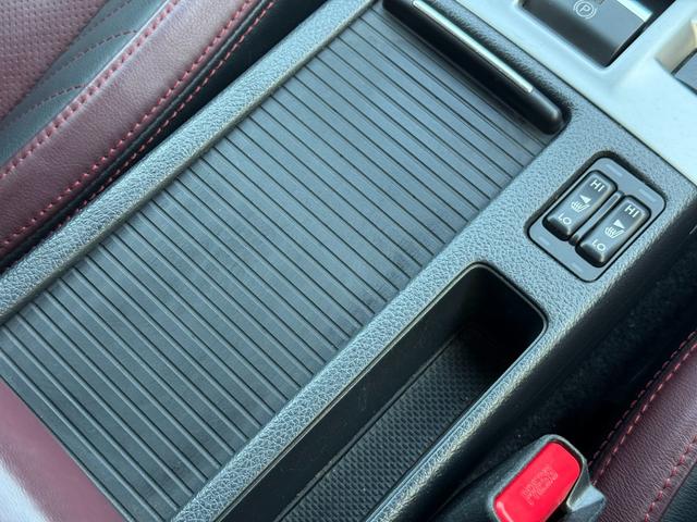 レヴォーグ ２．０ＳＴＩスポーツアイサイト　／サンルーフ／レザーシート／純正ナビ／ＨＤＭＩ／Ｂｌｕｅｔｏｏｔｈ／バック＆サイドモニター／フルセグ／ＥＴＣ／レーダークルーズ／ブラインドスポットモニターメモリーシート／シートヒーター／ＬＥＤヘッド／（44枚目）