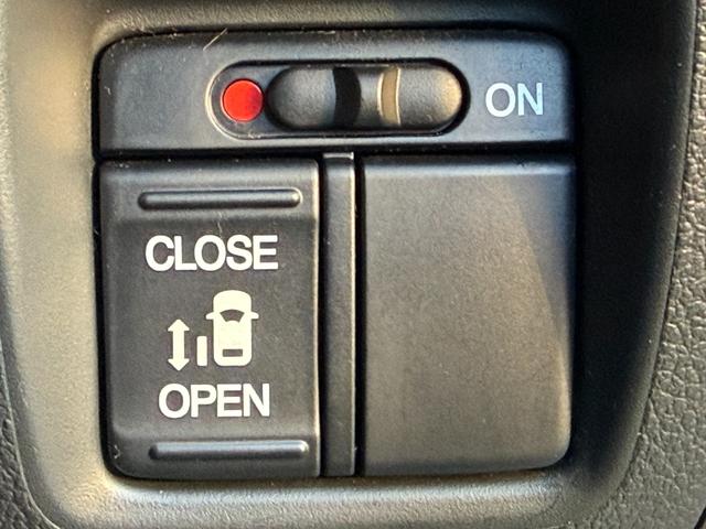 Ｎ－ＢＯＸカスタム Ｇ　ＳＳパッケージ　ツートンカラースタイル／パワースライドドア／シートヒーター／スマートキー×２／ＥＴＣ／カロッツェリアオーディオ／ＡＵＸ／ＨＩＤヘッドライト／オートライト／オート格納ミラー／純正１４インチアルミホイール（17枚目）